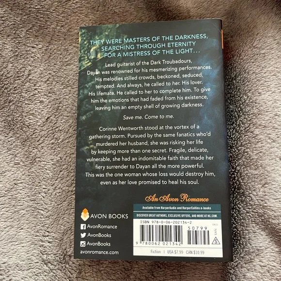 5 Paperbacks - Picture 2 of 10